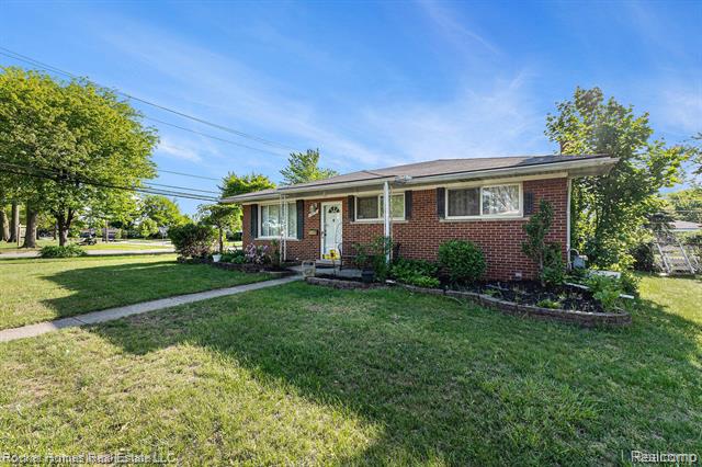 front view picture of 28015 Loretta, Warren, MI. 48092