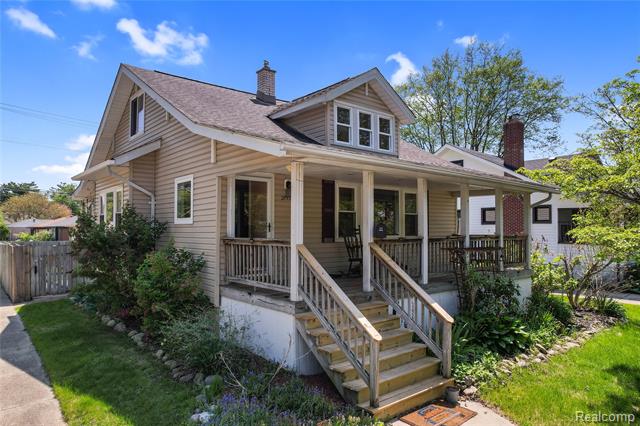 front view picture of 27728 Florence, Saint Clair Shores, MI. 48081