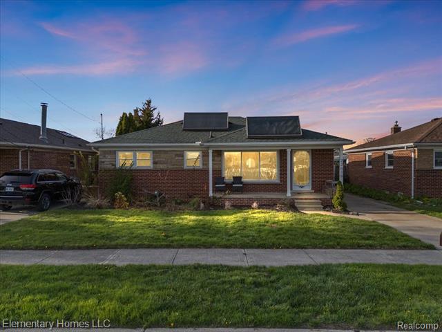 front view picture of 22619 11 Mile Rd, Saint Clair Shores, MI. 48081