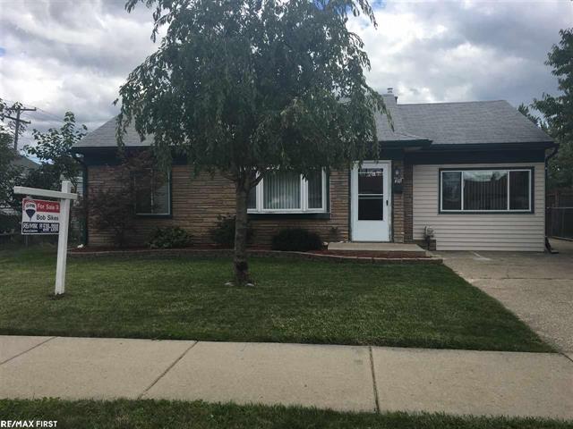 front view picture of 27380 Woodmont, Roseville, MI. 48066