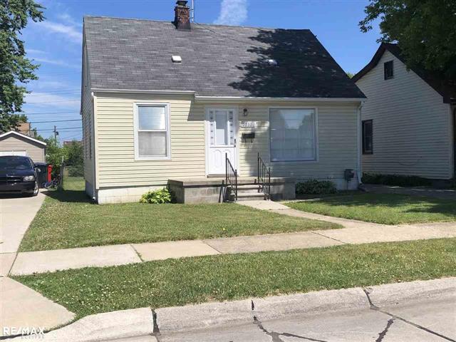 front view picture of 27320 Ridgewood, Roseville, MI. 48066