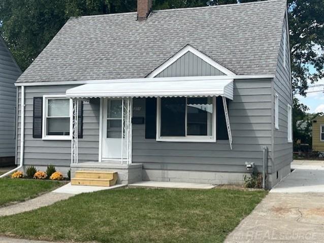 front view picture of 18915 Hazelwood, Roseville, MI. 48066