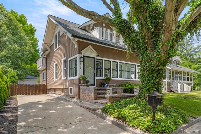 front view picture of 789 Carpenter St, Northville, MI. 48167