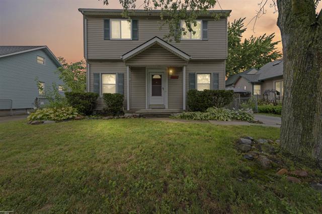 front view picture of 27811 Gladstone, Saint Clair Shores, MI. 48081