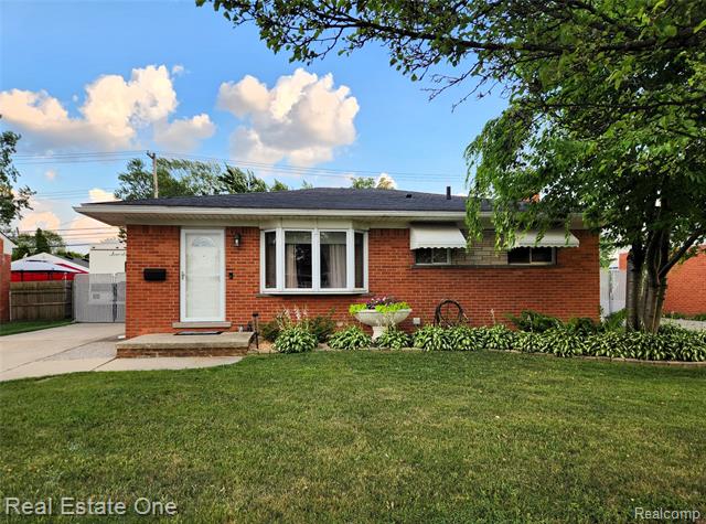 front view picture of 15622 Chestnut, Roseville, MI. 48066