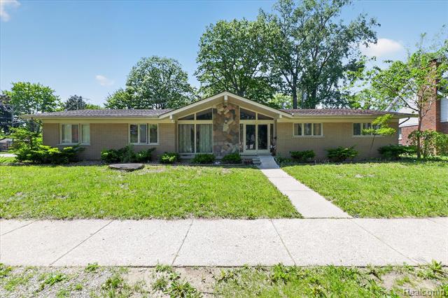 front view picture of 28013 Roan, Warren, MI. 48093