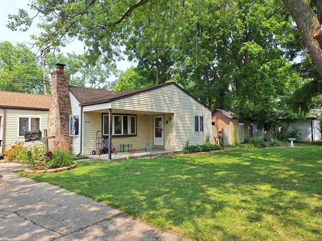 front view picture of 27301 Beechurst, Roseville, MI. 48066