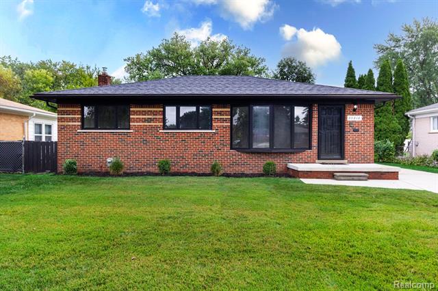 front view picture of 27818 Rosebriar, Saint Clair Shores, MI. 48081