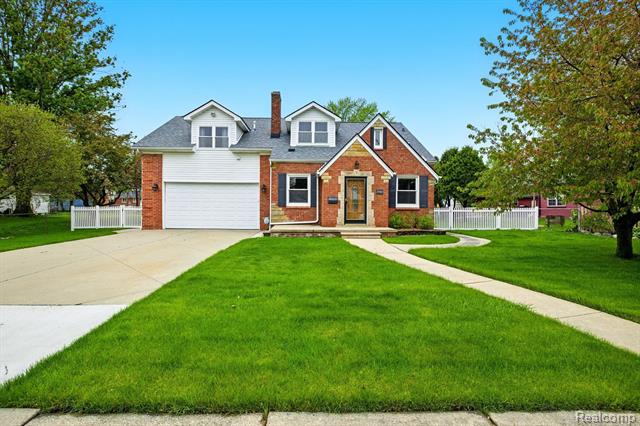 front view picture of 27921 Glenwood, Saint Clair Shores, MI. 48081