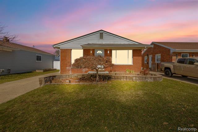 front view picture of 22215 Grove Pointe, Saint Clair Shores, MI. 48081