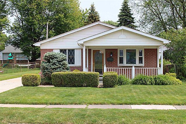 front view picture of 28030 Vogt, Saint Clair Shores, MI. 48081