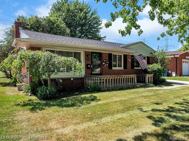 front view picture of 28155 Newport, Warren, MI. 48088