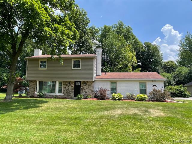 front view picture of 21150 E Chigwidden St, Northville, MI. 48167
