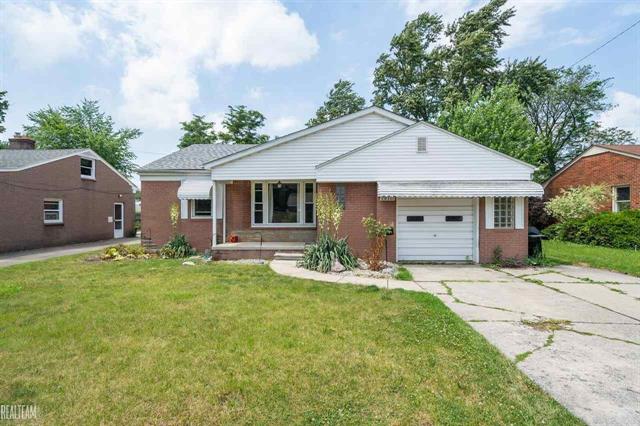 front view picture of 28301 Ursuline, Saint Clair Shores, MI. 48081