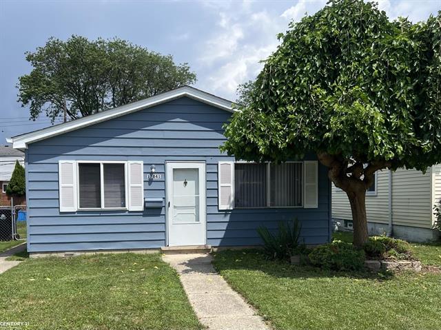 front view picture of 17841 Tennyson, Roseville, MI. 48066