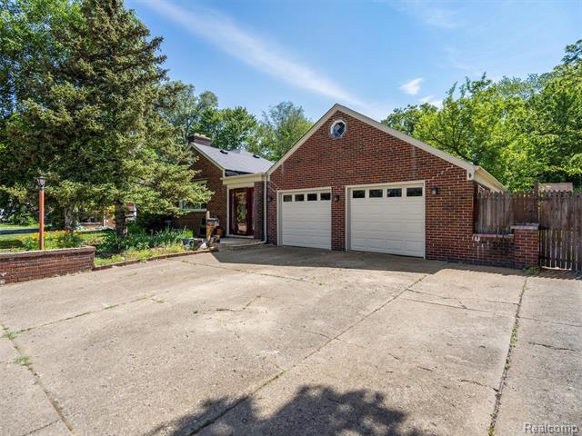 front view picture of 28212 Shock, Saint Clair Shores, MI. 48081
