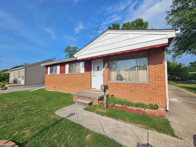 front view picture of 28012 Gladstone, Saint Clair Shores, MI. 48081