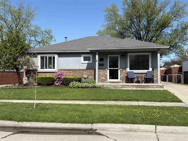front view picture of 28108 Roy, Saint Clair Shores, MI. 48081