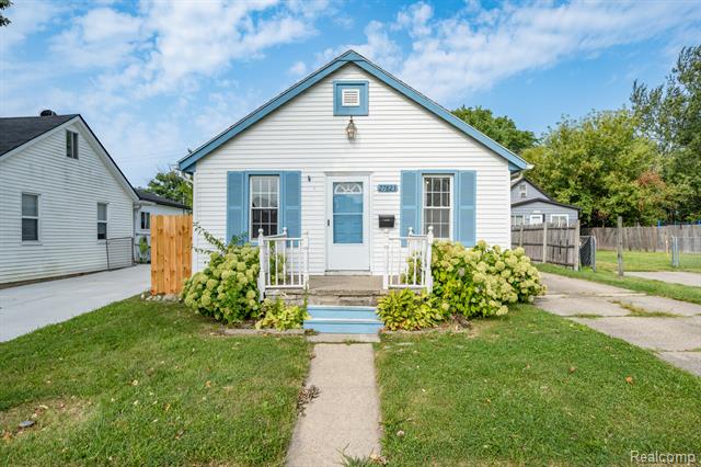front view picture of 27823 Lasslett, Roseville, MI. 48066