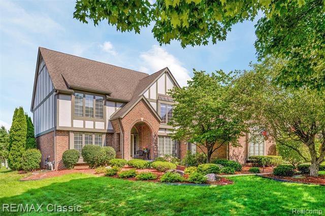 front view picture of 20855 Chase Dr, Novi, MI. 48375