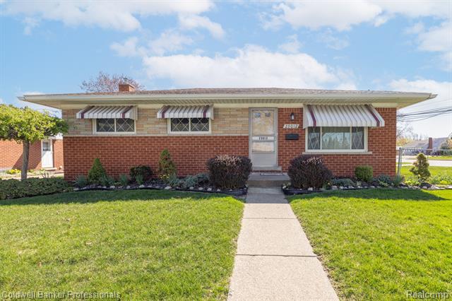 front view picture of 29012 Red Maple, Warren, MI. 48092