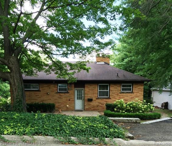 front view picture of 896 Carpenter St, Northville, MI. 48167