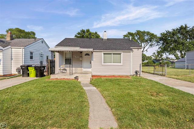 front view picture of 28096 Waverly, Roseville, MI. 48066