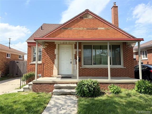front view picture of 8121 Marian, Warren, MI. 48093