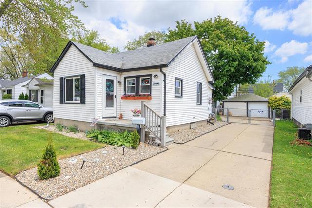 front view picture of 28066 Maple, Roseville, MI. 48066