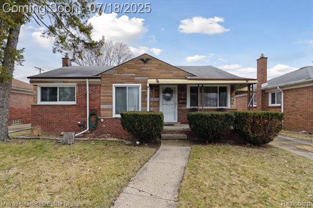 front view picture of 28054 Groveland, Roseville, MI. 48066