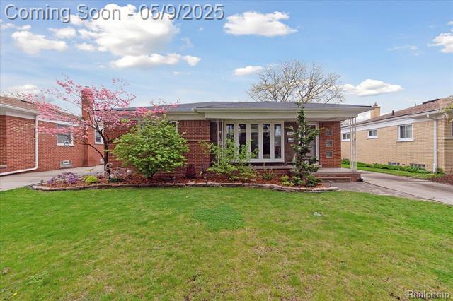 front view picture of 28612 Rockwood, Saint Clair Shores, MI. 48081