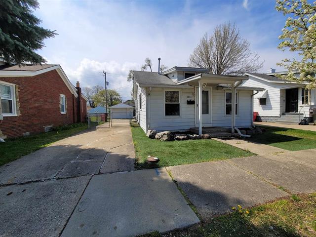 front view picture of 28033 Maple, Roseville, MI. 48066