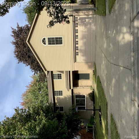 front view picture of 910 Jeffrey Dr, Northville, MI. 48167