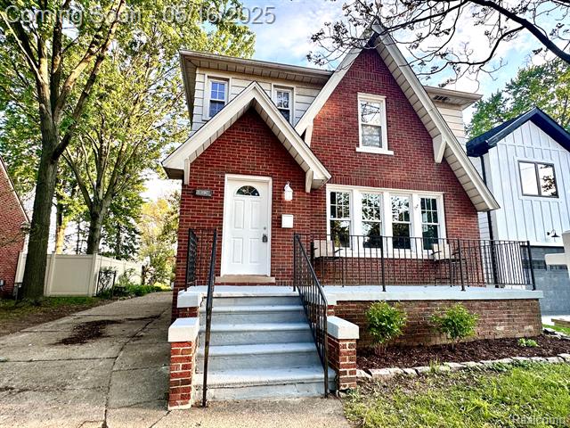 front view picture of 18036 Elizabeth, Roseville, MI. 48066
