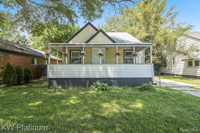 front view picture of 18509 Victor, Roseville, MI. 48066