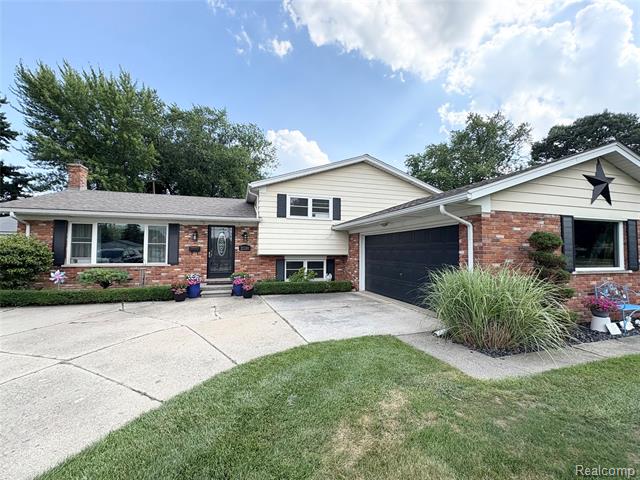 front view picture of 21100 Martin, Saint Clair Shores, MI. 48081