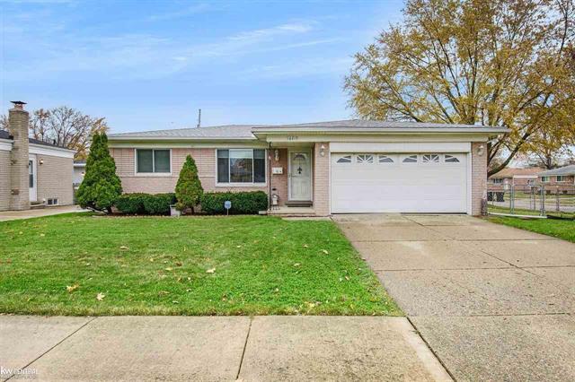 front view picture of 16219 Susan Ct, Roseville, MI. 48066