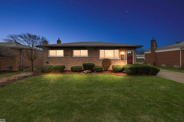 front view picture of 16220 Lois, Roseville, MI. 48066