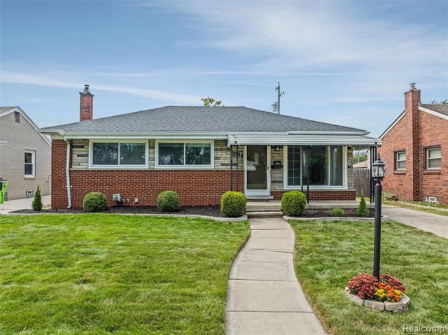 front view picture of 28221 Floral, Roseville, MI. 48066