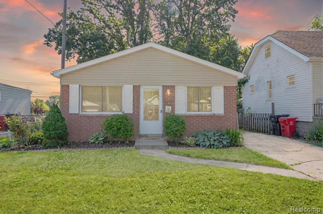front view picture of 27878 Van Howe, Roseville, MI. 48066