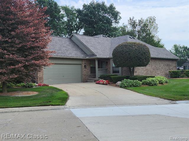 front view picture of 4480 Bayberry Ct, Warren, MI. 48092