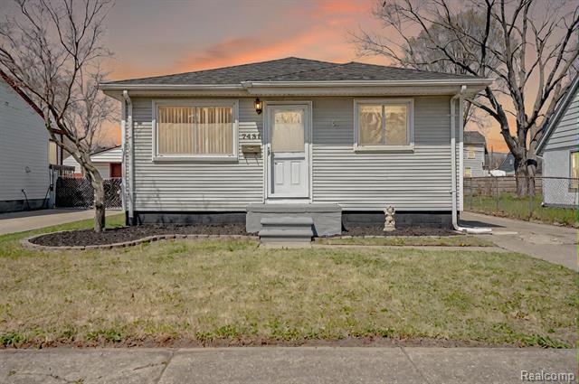 front view picture of 7431 Anna, Warren, MI. 48092