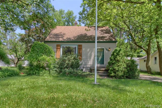 front view picture of 21248 Hamilton Ave, Farmington, MI. 48336