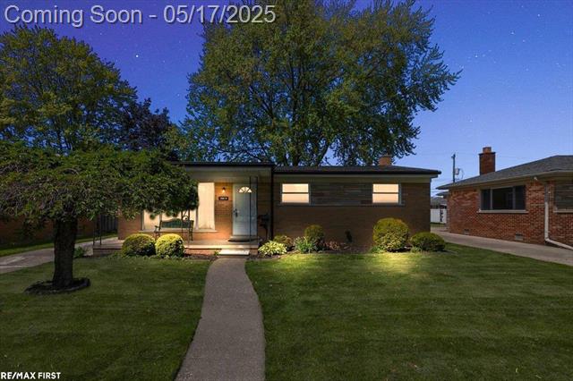 front view picture of 28619 Palm Beach, Warren, MI. 48093