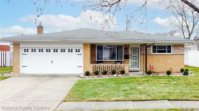 front view picture of 4760 Red Maple, Warren, MI. 48092