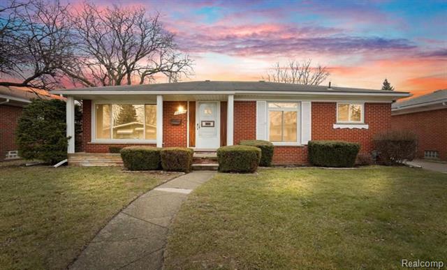 front view picture of 28876 Palm Beach, Warren, MI. 48093