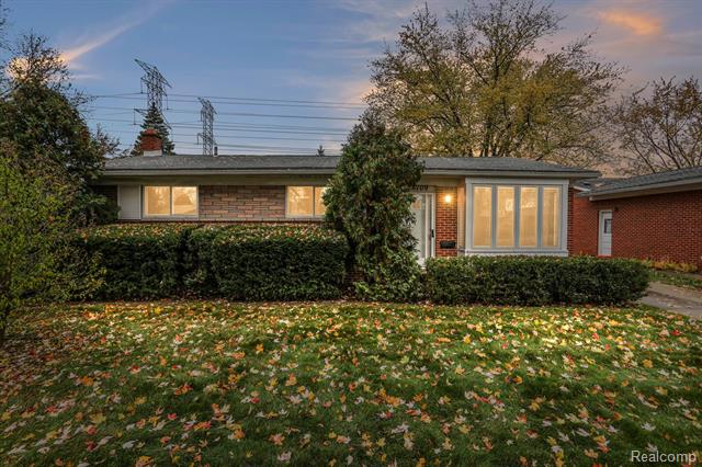 front view picture of 28709 Newport, Warren, MI. 48088