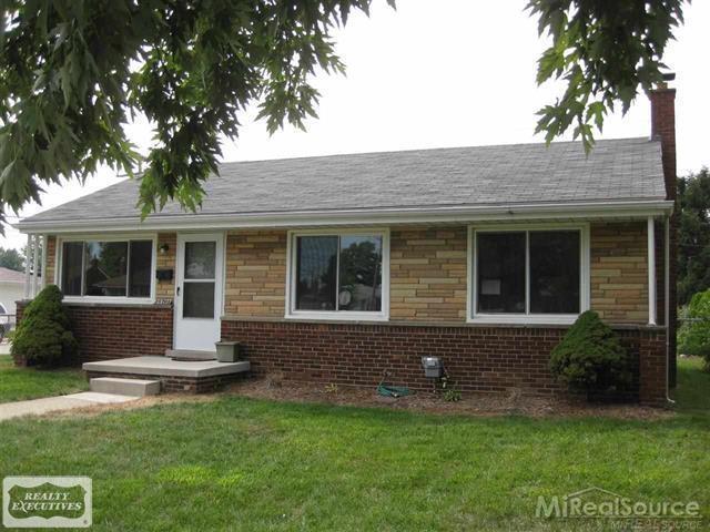 front view picture of 28703 Fountain, Roseville, MI. 48066