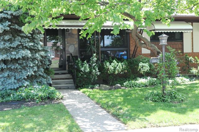 front view picture of 28820 Grant, Saint Clair Shores, MI. 48081