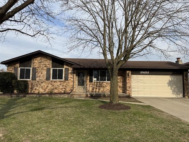 front view picture of 29212 Nottingham Cir, Warren, MI. 48092